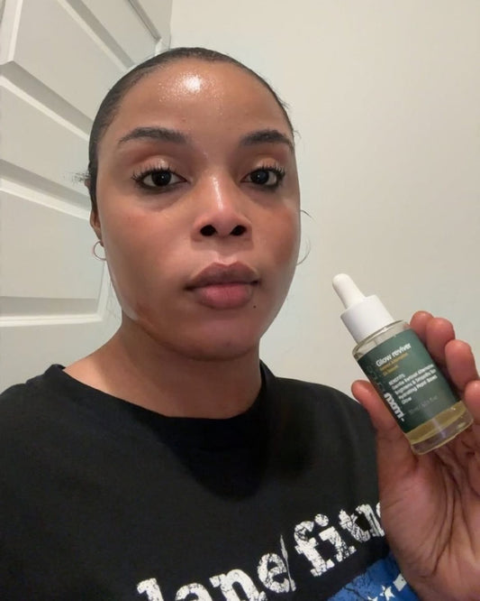 Customer using the Retinol Alternative Oil Serum
