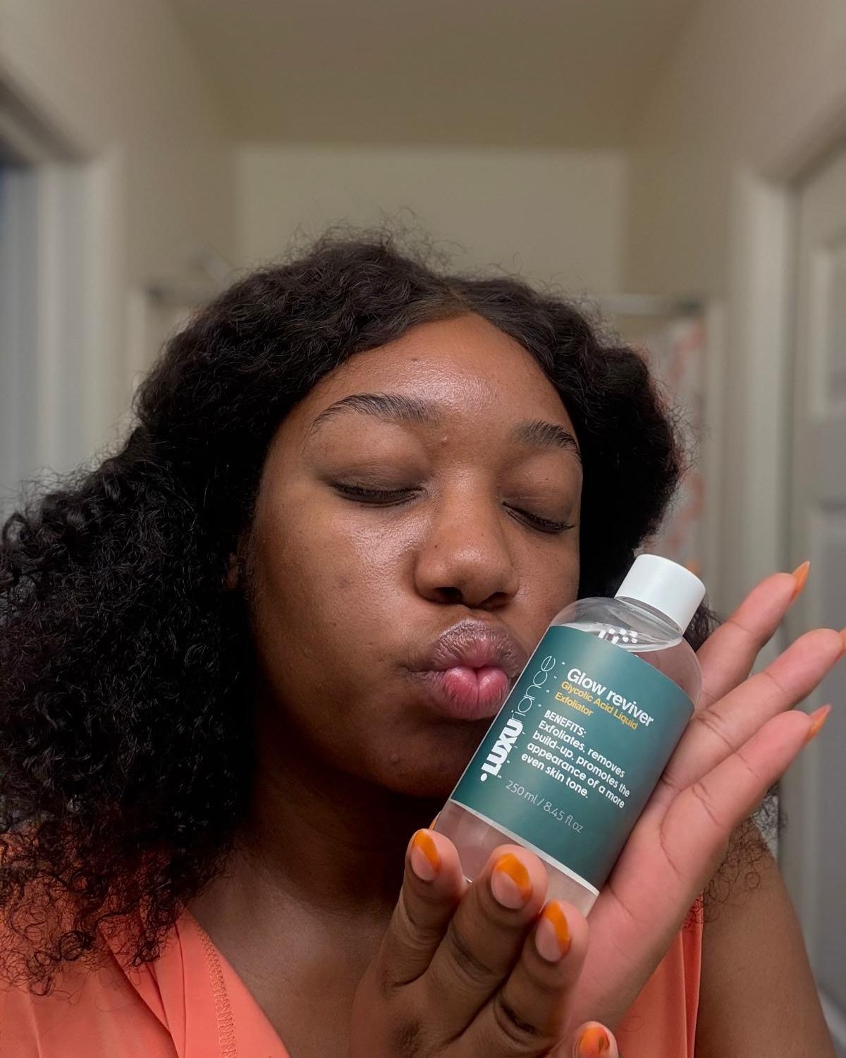 Customer with the Glycolic Acid Liquid Exfoliator
